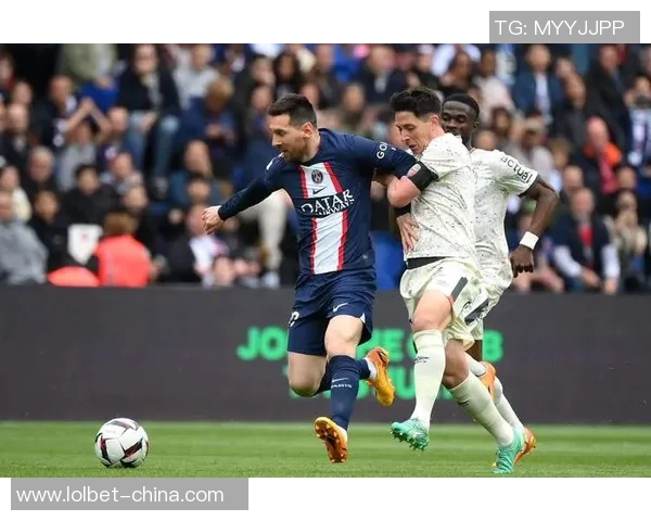 西甲对决:多特蒙德与巴黎圣日耳曼激战成平局焦点时刻引发全场热议