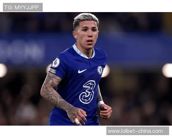 友谊赛精彩回顾：里昂逆转曼城引发全场热烈反响